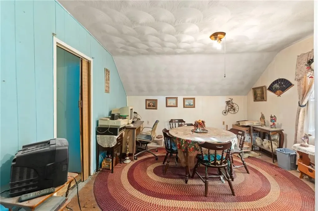 72 Stowe Avenue East Providence RI 02915