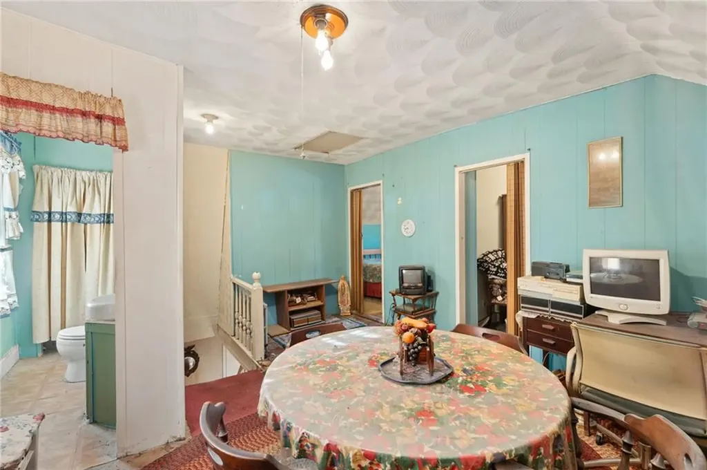 72 Stowe Avenue East Providence RI 02915