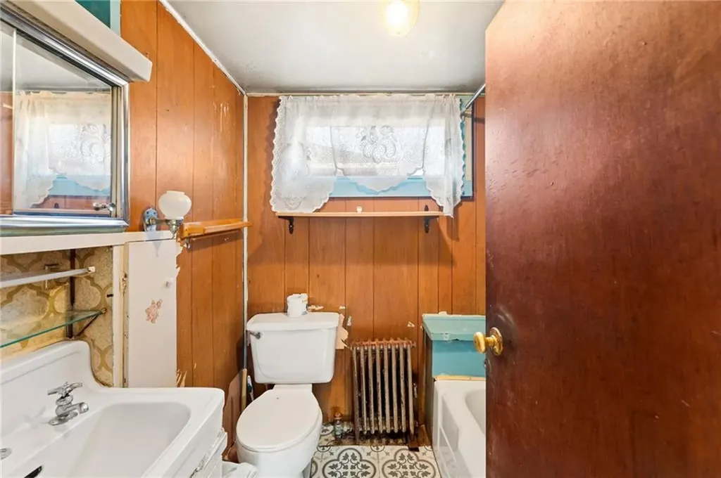 72 Stowe Avenue East Providence RI 02915