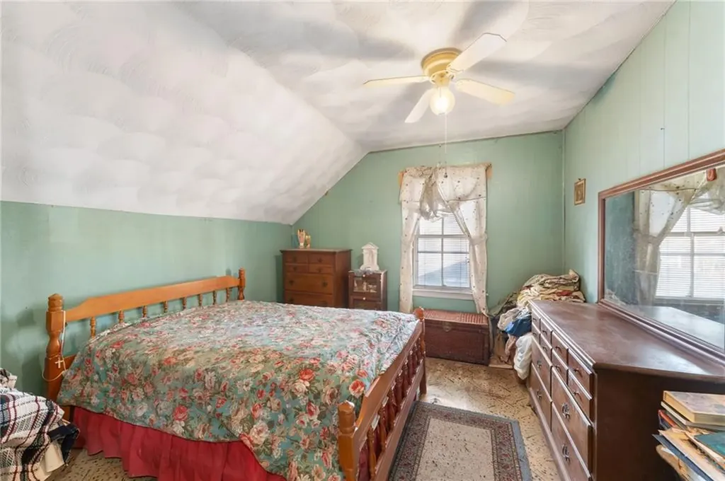 72 Stowe Avenue East Providence RI 02915