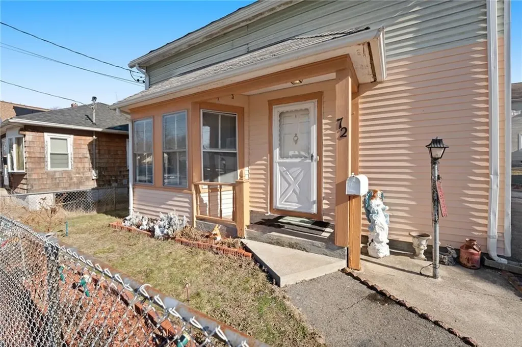72 Stowe Avenue East Providence RI 02915