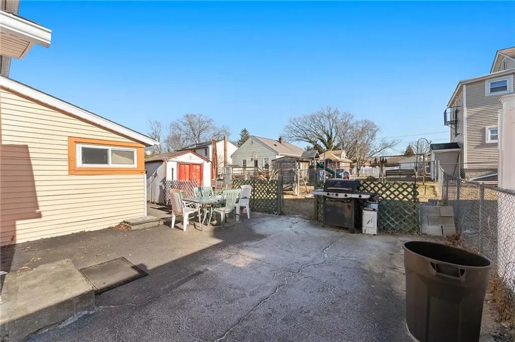 72 Stowe Avenue East Providence RI 02915