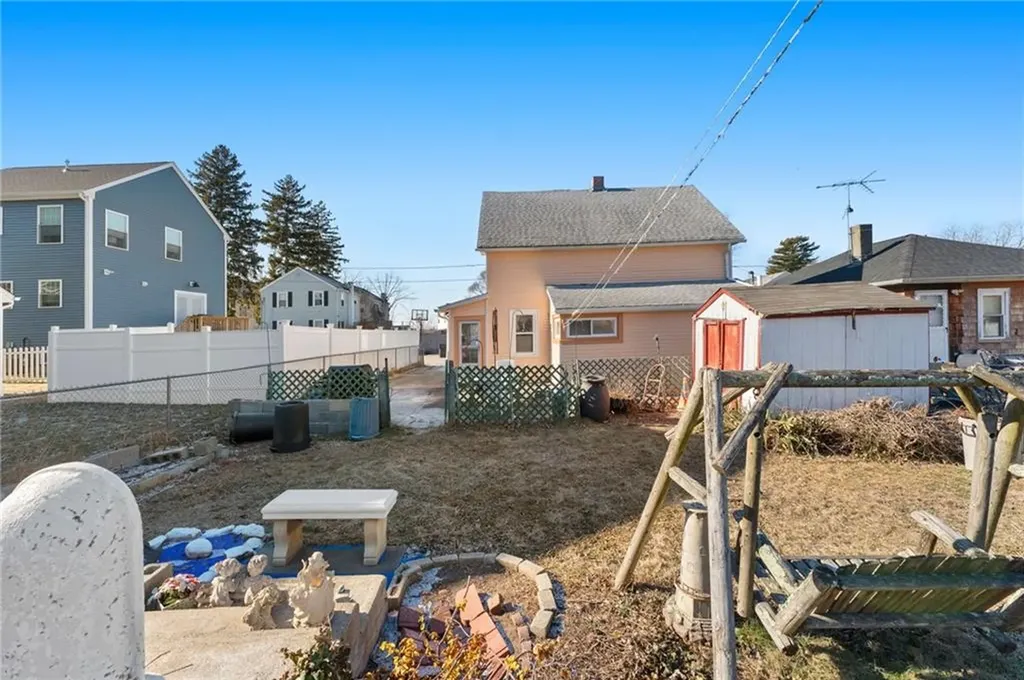 72 Stowe Avenue East Providence RI 02915