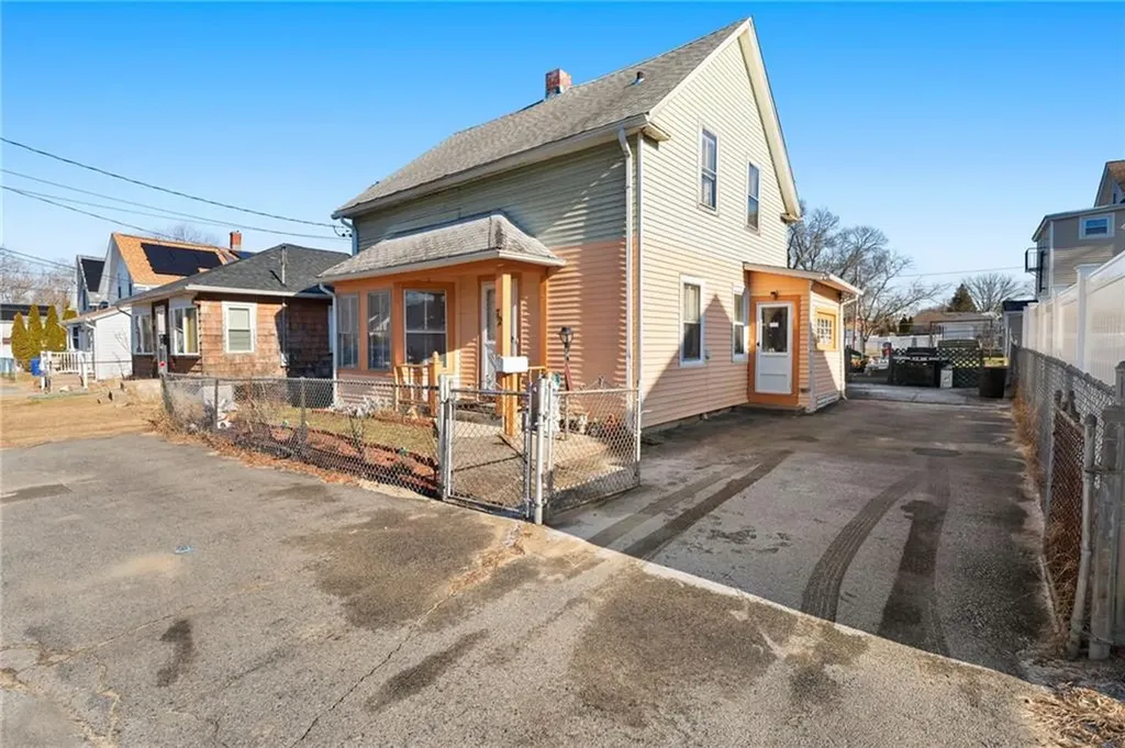 72 Stowe Avenue East Providence RI 02915