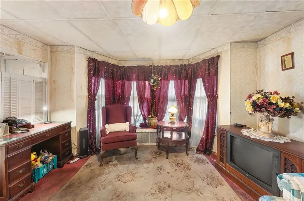 72 Stowe Avenue East Providence RI 02915