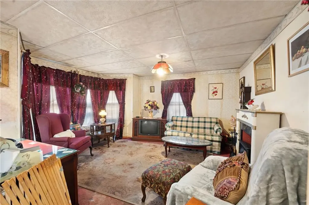 72 Stowe Avenue East Providence RI 02915