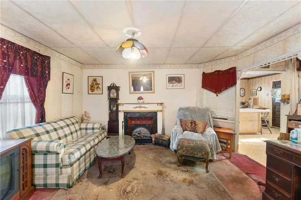 72 Stowe Avenue East Providence RI 02915