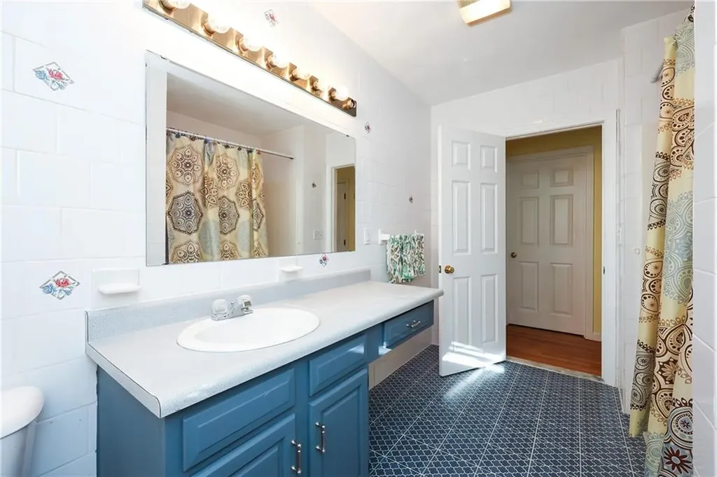 64 Catherine Street Bristol RI 02809