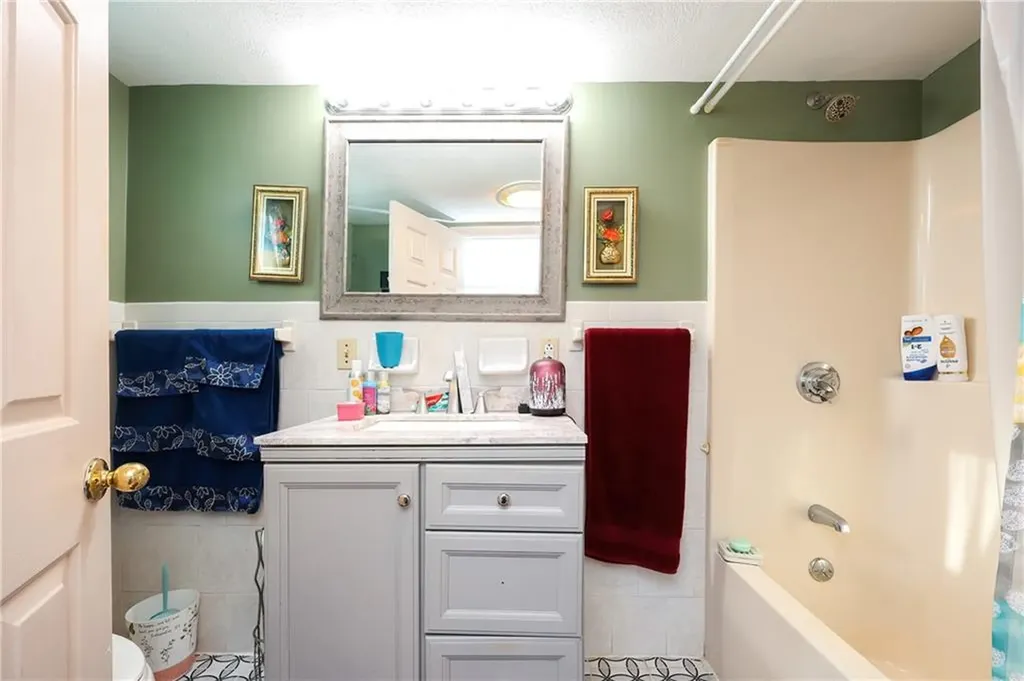 64 Catherine Street Bristol RI 02809