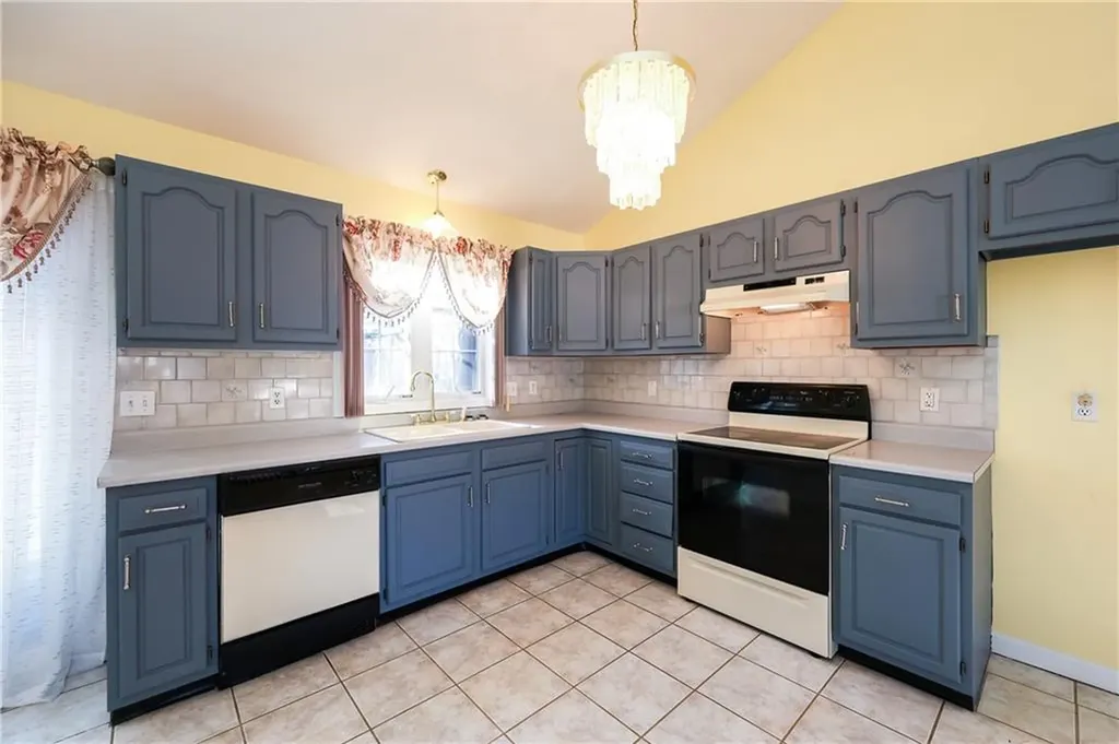 64 Catherine Street Bristol RI 02809