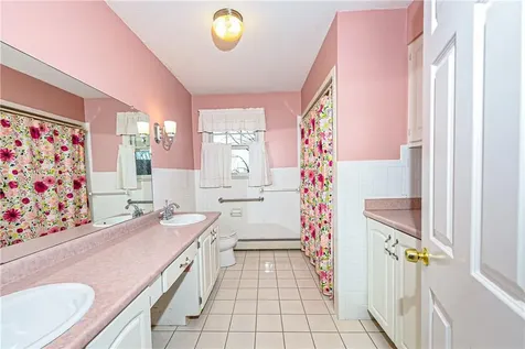 44 Lisa Terrace Portsmouth RI 02871