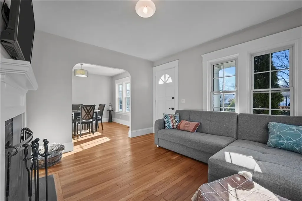13 Silver Lake Avenue Warwick RI 02888