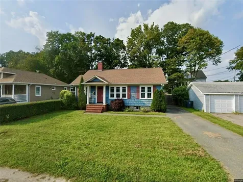 13 Silver Lake Avenue Warwick RI 02888