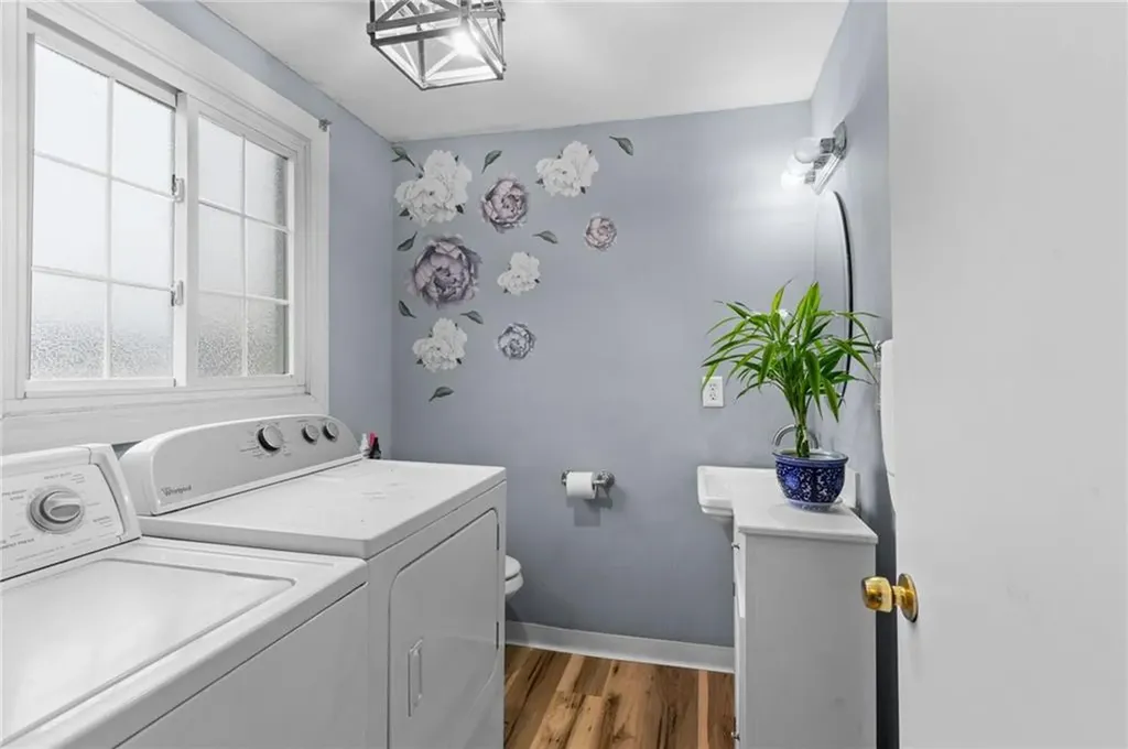 76 Lexington Avenue West Warwick RI 02893