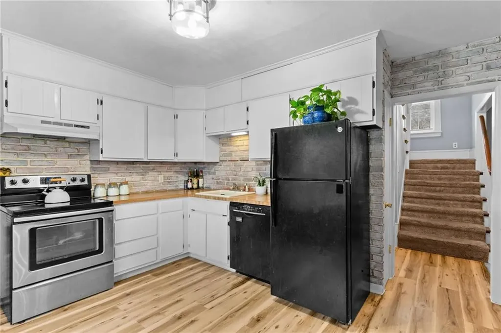 76 Lexington Avenue West Warwick RI 02893