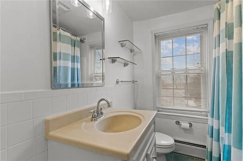 76 Lexington Avenue West Warwick RI 02893