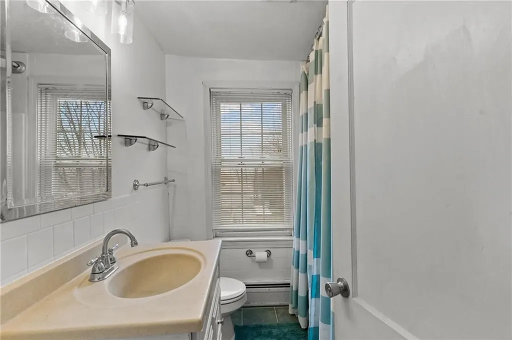 76 Lexington Avenue West Warwick RI 02893