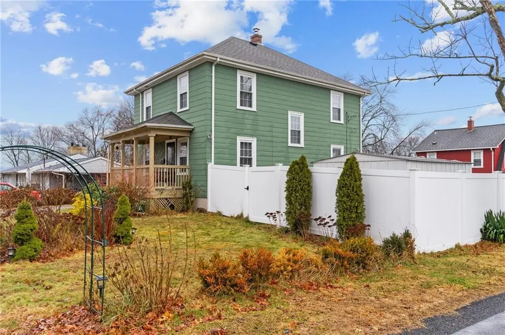 76 Lexington Avenue West Warwick RI 02893