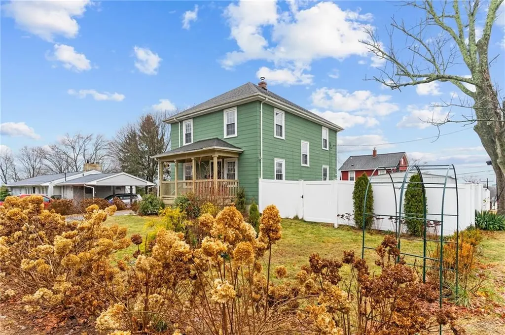 76 Lexington Avenue West Warwick RI 02893