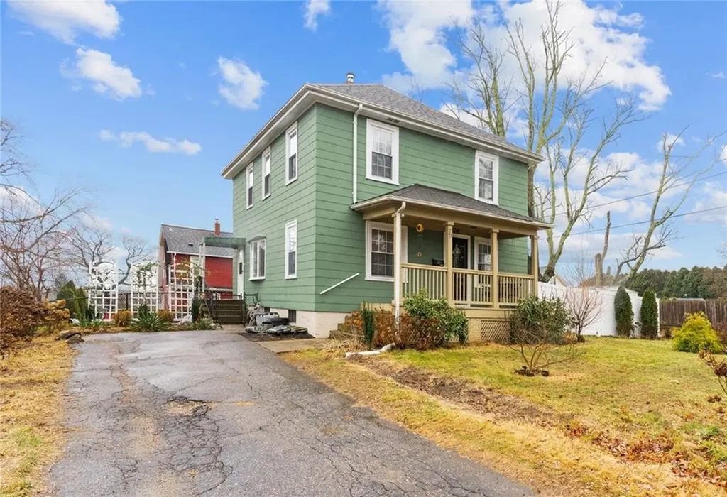 76 Lexington Avenue West Warwick RI 02893