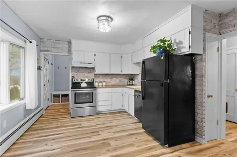 76 Lexington Avenue West Warwick RI 02893