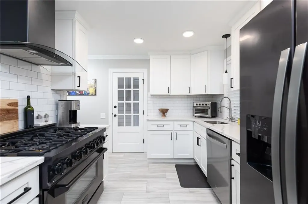 15 Kenton Avenue East Providence RI 02916