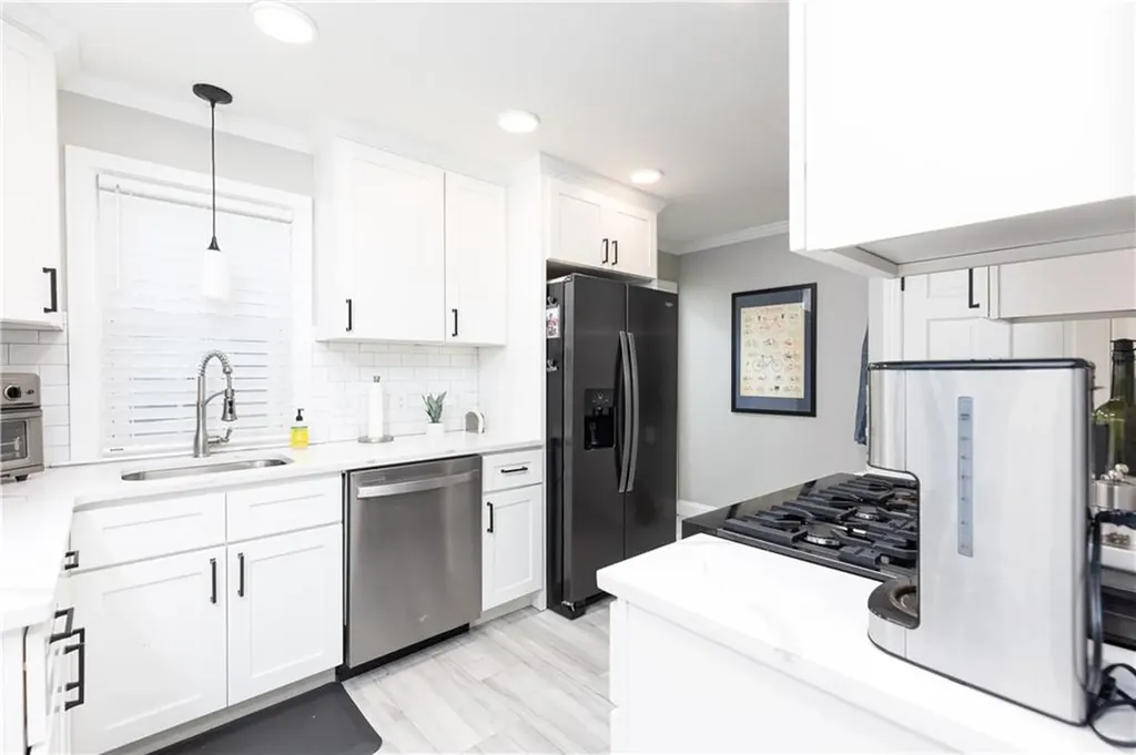 15 Kenton Avenue East Providence RI 02916