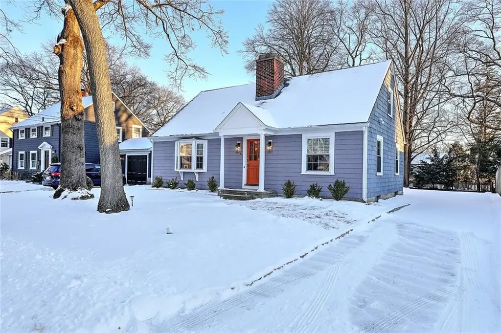 15 Kenton Avenue East Providence RI 02916