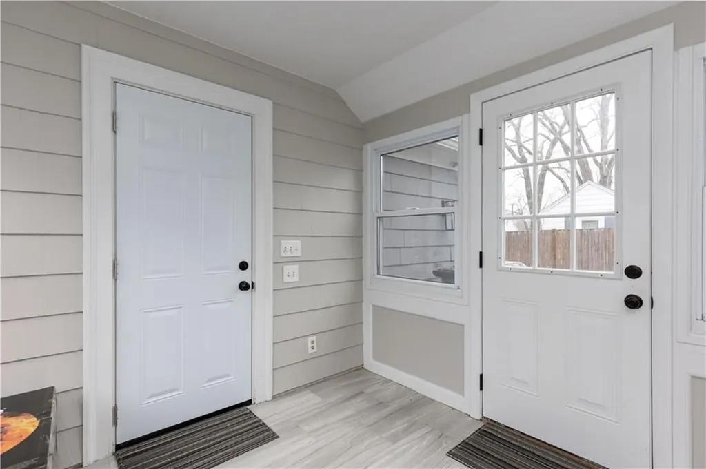 15 Kenton Avenue East Providence RI 02916