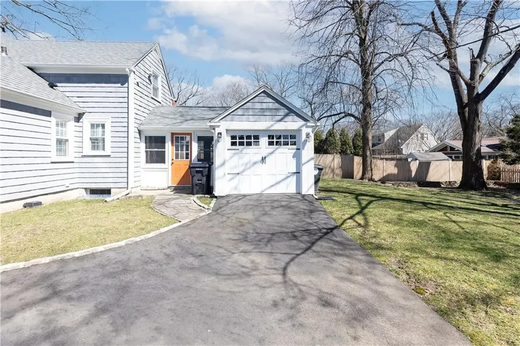 15 Kenton Avenue East Providence RI 02916