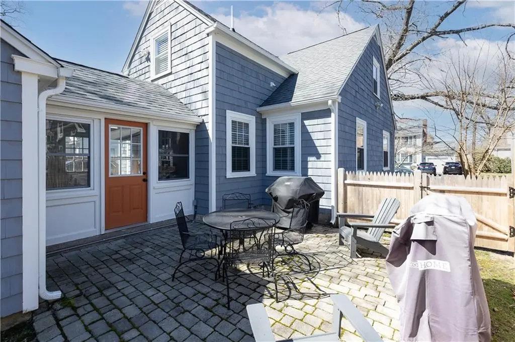 15 Kenton Avenue East Providence RI 02916