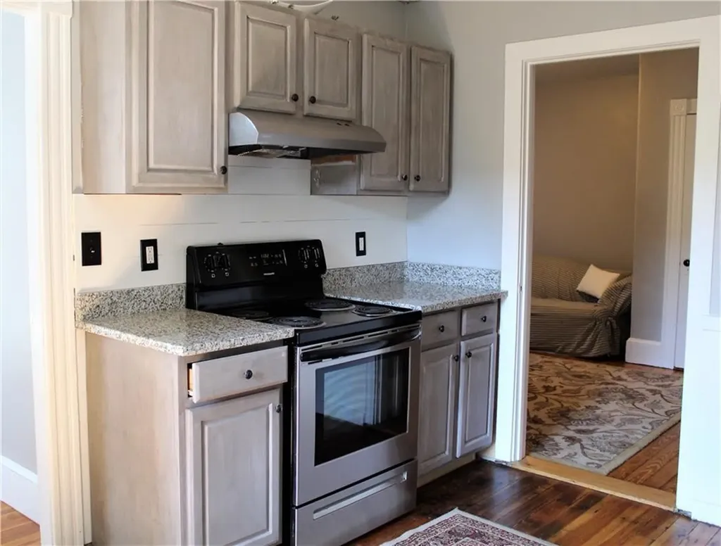 25 West Narragansett Avenue Newport RI 02840