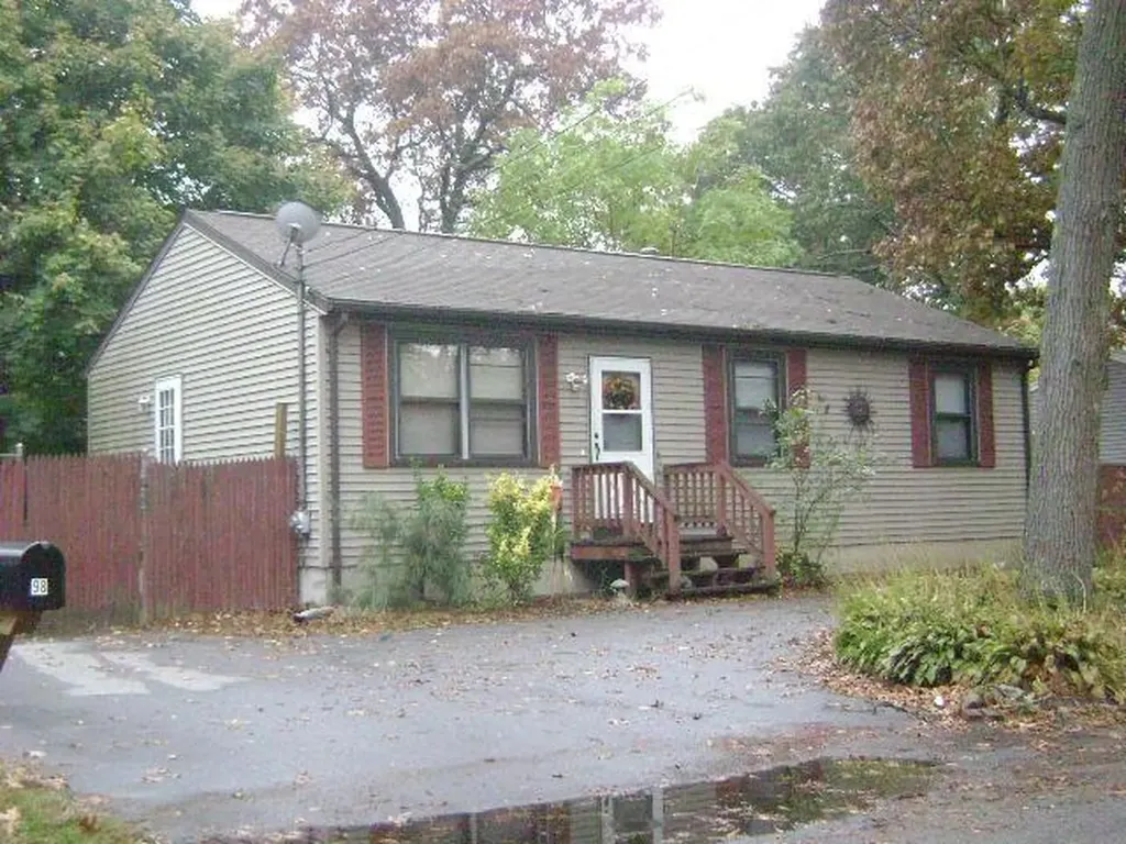 98 Pinehurst Avenue Warwick RI 02889