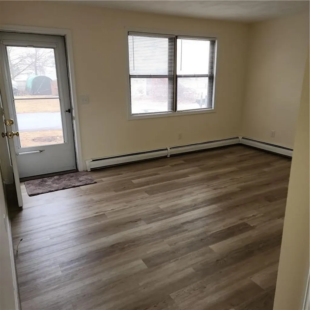 98 Pinehurst Avenue Warwick RI 02889