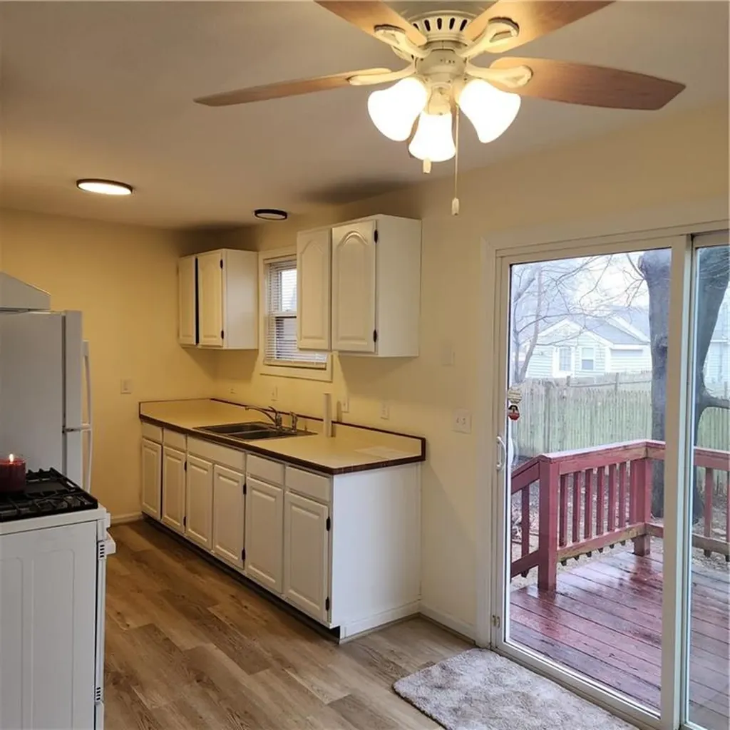 98 Pinehurst Avenue Warwick RI 02889