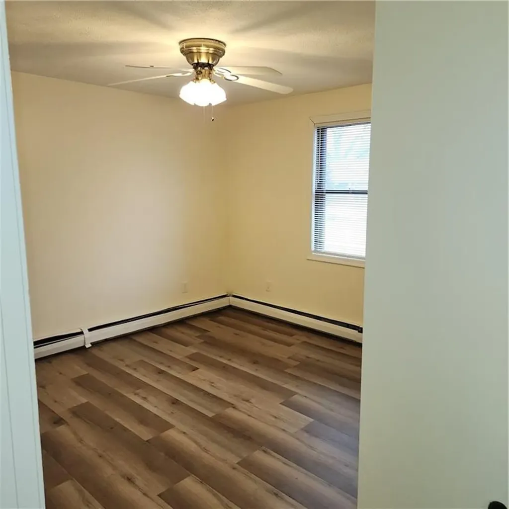 98 Pinehurst Avenue Warwick RI 02889