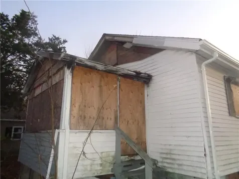 22 Center Court Warwick RI 02889