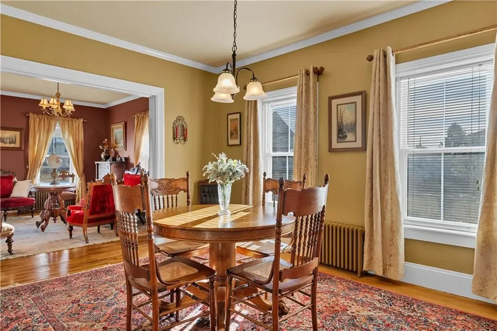 41 Jackson Avenue East Providence RI 02915