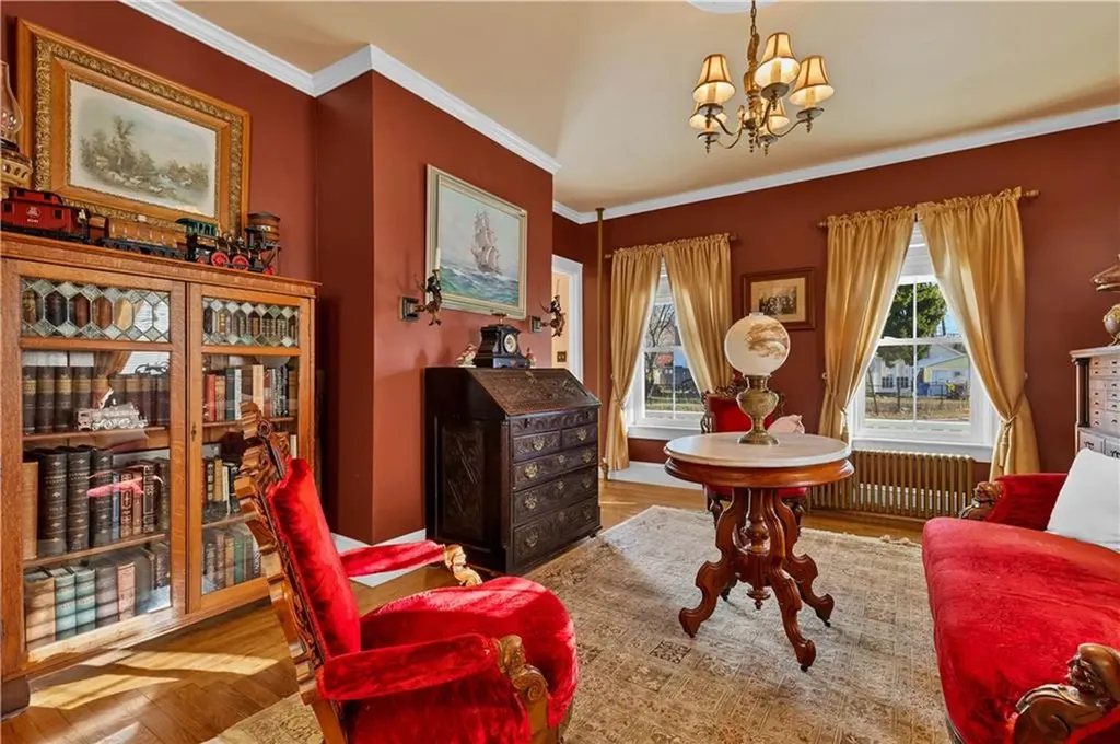 41 Jackson Avenue East Providence RI 02915