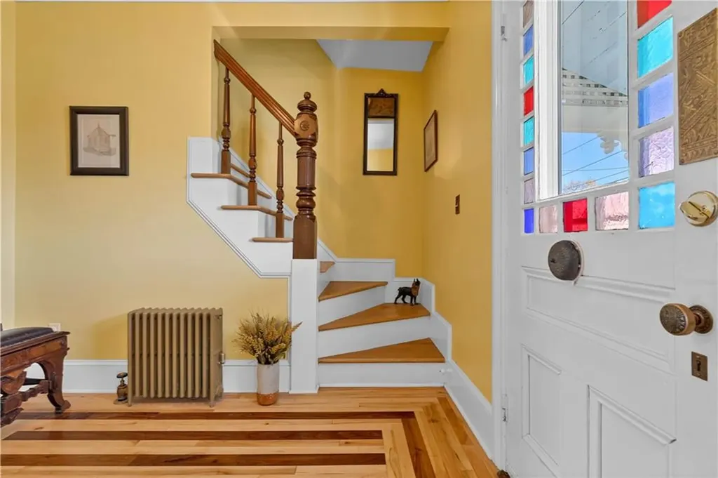 41 Jackson Avenue East Providence RI 02915