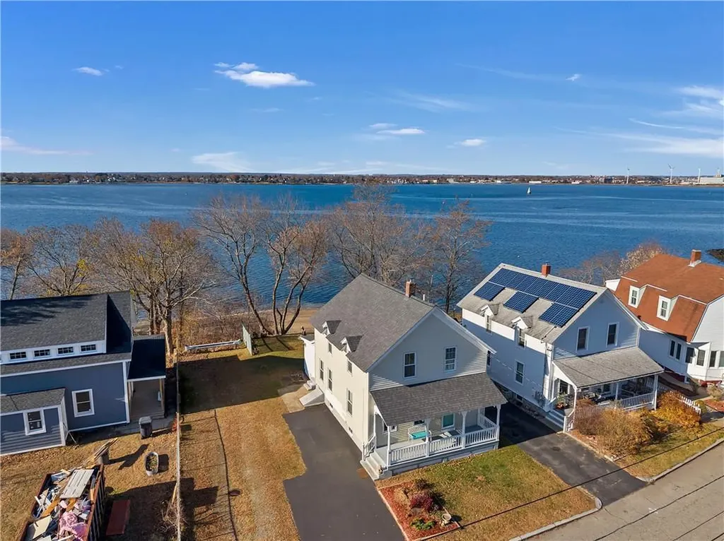 41 Jackson Avenue East Providence RI 02915