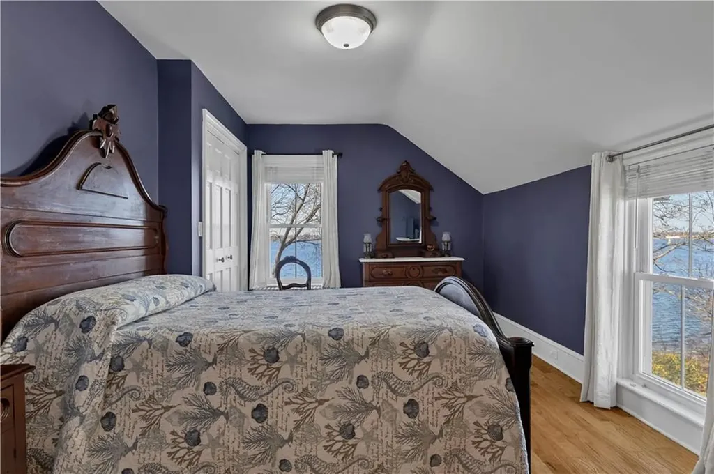 41 Jackson Avenue East Providence RI 02915