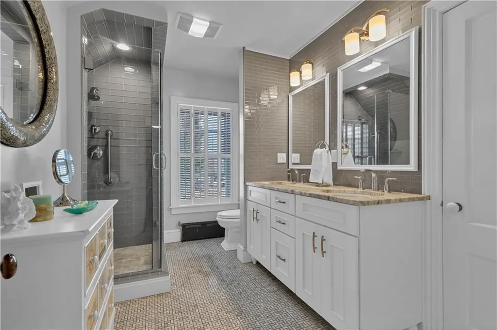 41 Jackson Avenue East Providence RI 02915