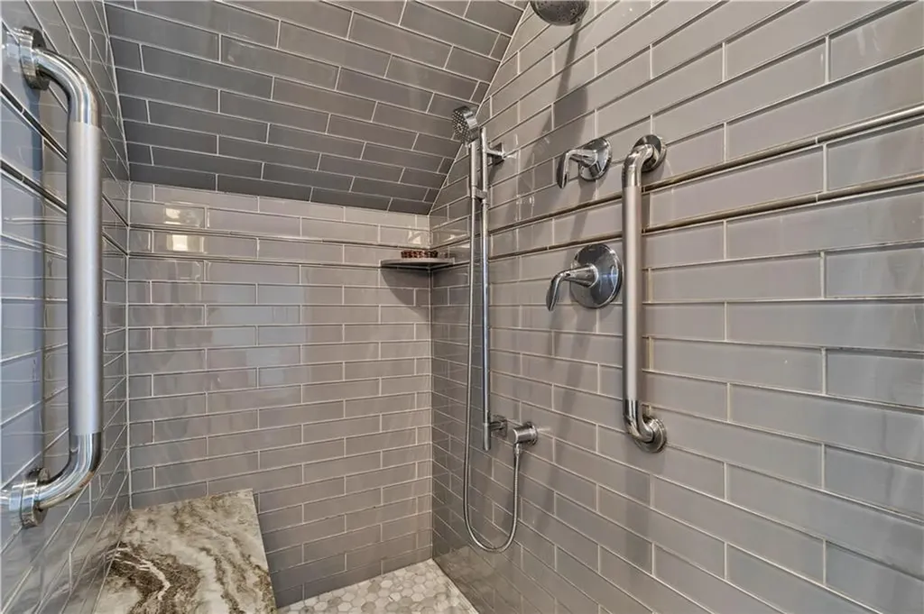 41 Jackson Avenue East Providence RI 02915