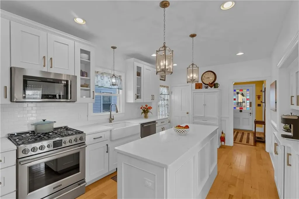 41 Jackson Avenue East Providence RI 02915