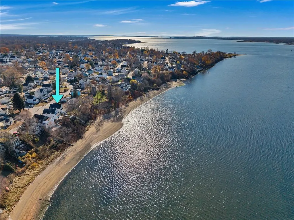 41 Jackson Avenue East Providence RI 02915