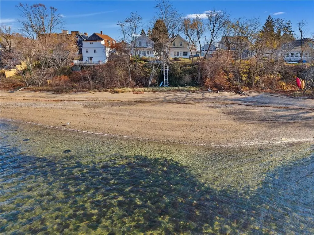 41 Jackson Avenue East Providence RI 02915