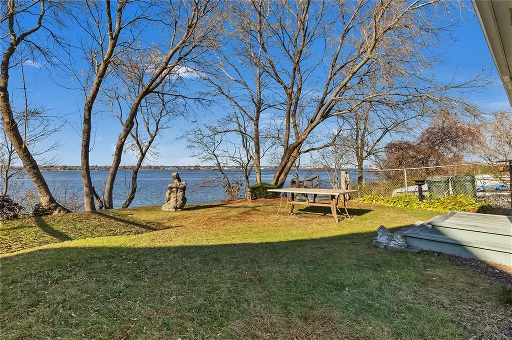 41 Jackson Avenue East Providence RI 02915