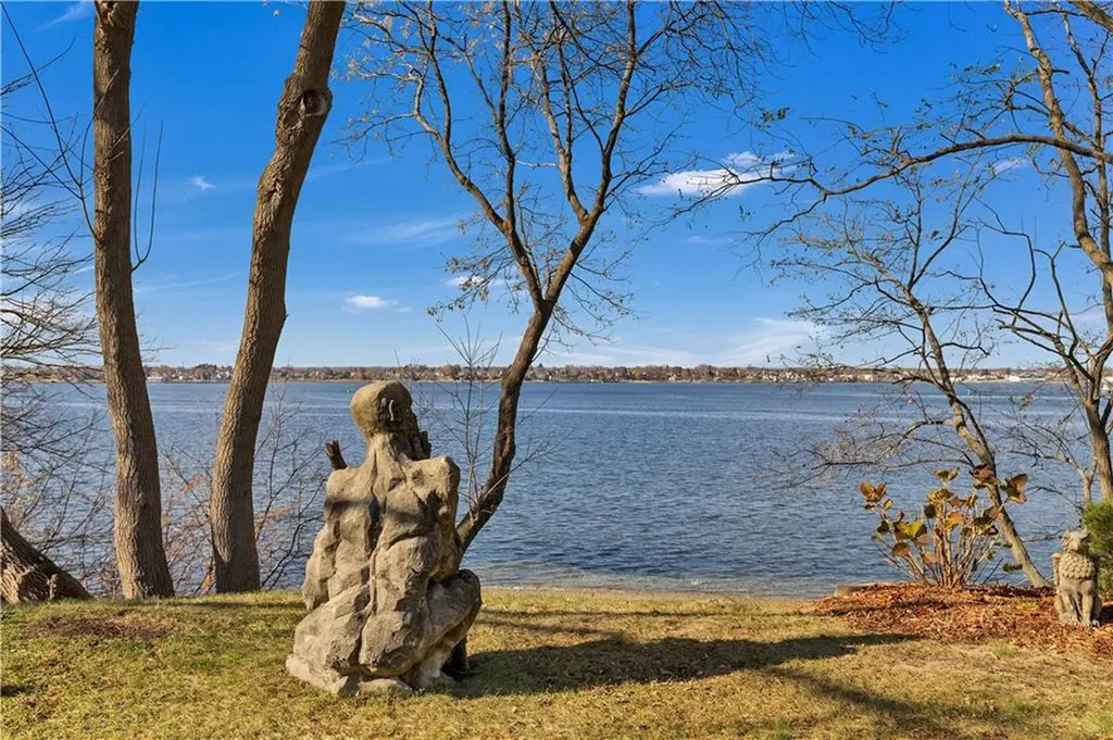 41 Jackson Avenue East Providence RI 02915