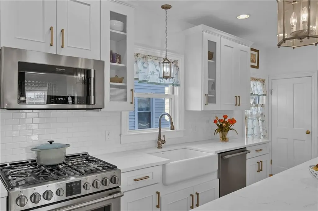 41 Jackson Avenue East Providence RI 02915